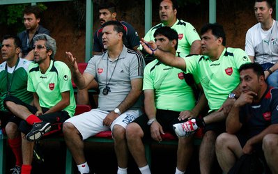 تصاویر حضور پرسپولیسی‌ها در بازی استقلال/ وقتی دایی حرص می‌خورد!