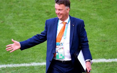 فان خال: پنالتی استرالیا اشتباه بود