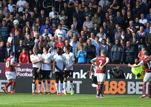 دیوید جونز|منچستریونایتد 0-0 برنلی / لیگ جزیره