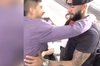 مانع شدن تیم هاوارد از اینکه بغلش کنند!