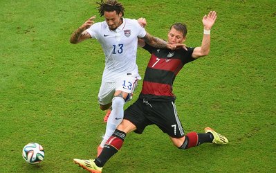 نیمه اول: آمریکا 0 - آلمان 0 / تساوی در نیمه اول زیر بارش شدید باران