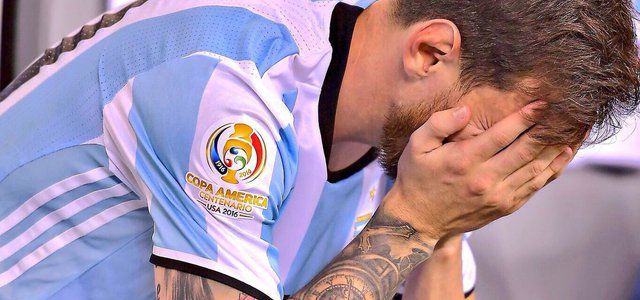 واکنش کریستیانو و مارادونا به اشک‌های مسی