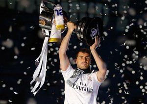 ایکر کاسیاس|جام در دستان کاپیتان ایکر مقدس