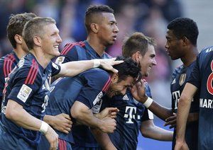 بایرن مونیخ|شادی بازیکنان بایرن بعد از گلزنی پیزارو