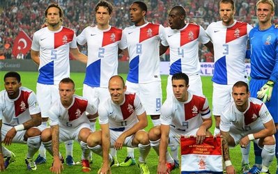 فان خال از فردا با ۲۰ بازیکن شروع می‌کند