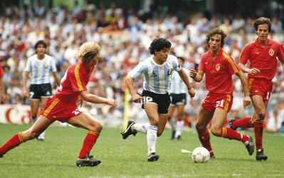 جام جهانی 2014 / 100 لحظه جذاب تاریخ جام جهانی (80_جادوی مارادونا در مسابقه با بلژیک در جام جهانی 1986)