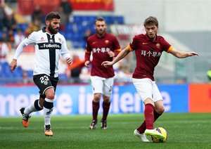 درگیری دو بازیکن سر توپ