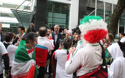 ورزشگاه مینیرو در احاطه هواداران آرژانتینی