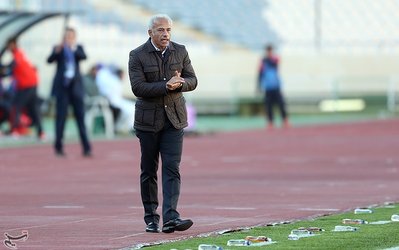 خاکپور: با حضور تماشاگران افغانستانی یاد دوران بازیگری‌ام افتادم / نکته اصلی فوتبال تماشاگران هستند و امیدوارم در دیدارهای آینده شاهد حضور آنها باشیم