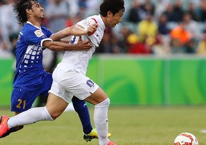 تقابل دو بازیکن|کویت 0 - 1 کره جنوبی / جام ملت های آسیا