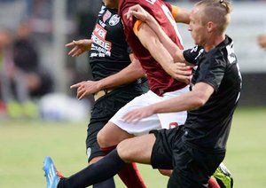 برخورد دو بازیکن در میانه میدان|آ اس رم 4-1 وینر /  دیدار دوستانه