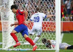 شادی بازیکن کره بعد از گلزنی