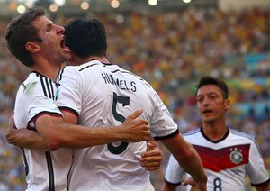 متز هومِلز - توماس مولر