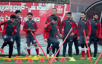 پرسپولیس‌نیوز | صادقیان و طارمی با پرسپولیس تمرین کردند / غیبت 9 بازیکن و نارضایتی کادر فنی