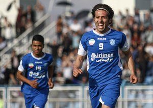 شادی بازیکن گسترش|گسترش فولاد تبریز 2 - 1 پرسپولیس تهران / لیگ برتر