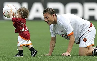 نقدی بر مدیریت در فوتبال ایران؛ برخورد متفاوت یوونتوس و رم با ستاره‌ها و بازیکن سالاری در ایران