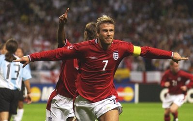 جام جهانی 2014 / 100 لحظه جذاب تاریخ جام جهانی (40_ گل دیوید بکهام به آرژانتین در جام جهانی 2002 و جبران کارت قرمزی که چهار سال پیش گرفته بود.)