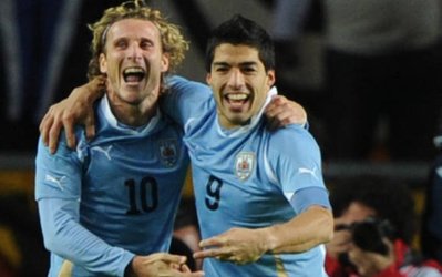 دیه گو فورلان: لوئیس سوارز برای حضور در دیدار با انگلستان سلامتی اش را هم به خطر می اندازد