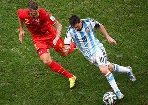 لیونل مسی-توبی آلدرویلد|تقابل لیونل مسی ار آرژانتین با توبی آلدرویلد از تیم ملی بلژیک.