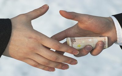 پرونده‌ای عجیب روی میز حراست فدراسیون فوتبال؛ رشوه مربی سرشناس به لیدر