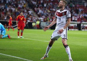 آندره شورله|جشن آندره شورله بعد از گلزنی مقابل ارمنستان.