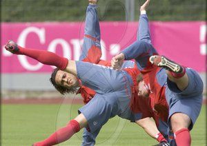 گالری تصاویر علی کریمی|علی کریمی بازیکن سابق بایرن مونیخ و مرد سال آسیا در سال 2004