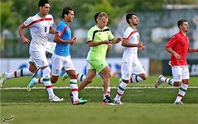 پیاده‌روی 15 دقیقه‌ای در زمین اصلی/عکاسان ایرانی اجازه پوشش تمرین را ندارند