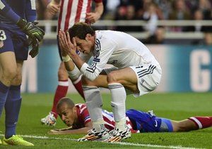 گرت بیل|گرت بیل پس از از دست دادن یک موقعیت افسوس می خورد.