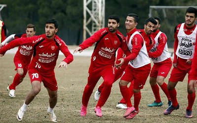سرکوب ویرانگرانه در مرکز زمین / پرسپولیس با فوتبال مالکانه اتوبوس‌ها را تکان می‌دهد 