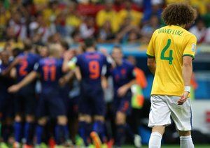 دیوید لوئیز|حسرت دیوید لوئیز بعد از دریافت گل سوم از هلند.