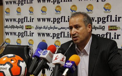 تاج: بازیکن خارجی بوده که 400 میلیون گرفته و 20 دقیقه بازی نکرده است / بحث ممنوعيت استفاده از بازيكنان خارجي در ليگ آزادگان را مطرح كرديم