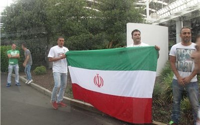 استقبال هواداران ایرانی از بازیکنان تیم ملی مقابل هتل