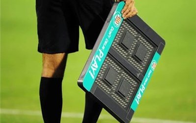 عكس روز | هدیه عجیب اسپانسر به داوران فوتبال: 150 عدد سس مسافرتی