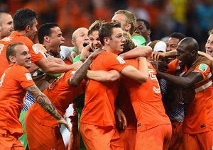 هلند|شادمانی بازیکنان تیم ملی هلند بعد از پیروزی در در ضربات پنالتی و صعود به مرحله بعد جام جهانی.
