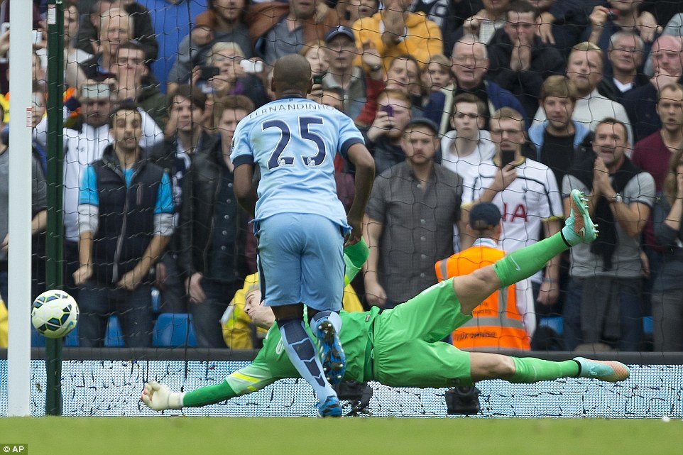 1413639382289_wps_71_Manchester_City_s_goalkee.jpg