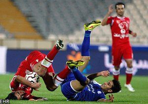 برخورد دو بازیکن|پرسپولیس 2-1 استقلال خوزستان / لیگ برتر