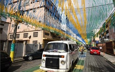 جشن و پایکوبی برزیلی‌ها به خاطر صعود به مرحله یک هشتم نهایی