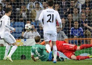 کریستیانو رونالدو|کریس رونالدو گل آغازین مادریدی ها در بازی رفت برابر شالکه از مرحله ی یک هشتم نهایی لیگ قهرمانان و گل دوازدهم خود را به ثمر می رساند.