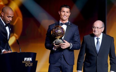 هر آنچه باید از مراسم بهترین‌های 2014 بدانید: رونالدو برترین بازیکن جهان شد؛ لو برترین مربی + شرح توییتری مراسم