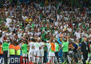 الجزایر|جشن بازیکنان تیم ملی الجزایر بعد از صعود به مرحله بعد.