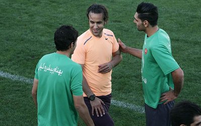 سوال روز | علی کریمی از دستیارهای برانکو تعریف کرد یا به آنها طعنه زد؟