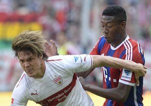 غوتوكو ساكاي -  آلابا|تلاش آلابا برای ربودن توپ از پای ساکای