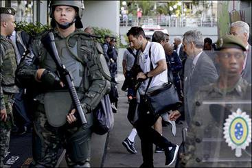 گریم صورت تماشاگران 32 تیم چگونه است/ تماشای پنهانی تمرین مراسم افتتاحیه