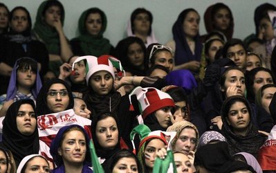 چرا حضور زنان در سالن‌های والیبال منتفی شد؟ / ملاوردی: دولت به احترام مراجع، موضوع حضور زنان در ورزشگاه‌ها را پیگیری نکرد