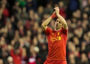 لوییز سوارز|تشویق شدن شدید لوییز سوارز توسط هوادارن لیورپول