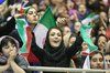 لغو حضور بانوان در سالن والیبال پیش از تحصن اعتراض آمیز!/ خطر محرومیت در کمین ایران