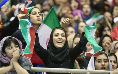 لغو حضور بانوان در سالن والیبال پیش از تحصن اعتراض آمیز!/ خطر محرومیت در کمین ایران