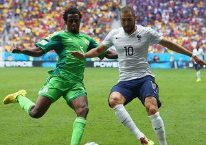 اِفِتوبور آمبِروز - کریم بنزما|تقابل کریم بنزما از تیم ملی فرانسه با بازییکن نیجریه ، اِفِتوبور آمبِروز.