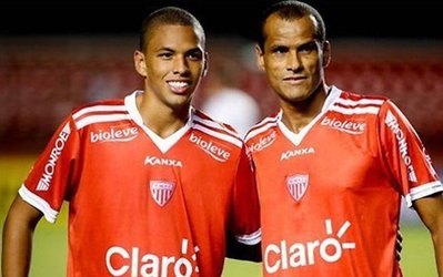 گلزنی ریوالدو و پسرش در یک بازی