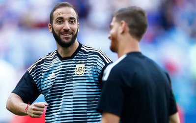 توافق چلسی و یوونتوس برای نقل مکان ایگواین به استمفوردبریج / 2بازیکن جدید چلسی